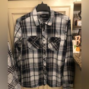 Men’s Eighty Eight Platinum button down western shirt size: large